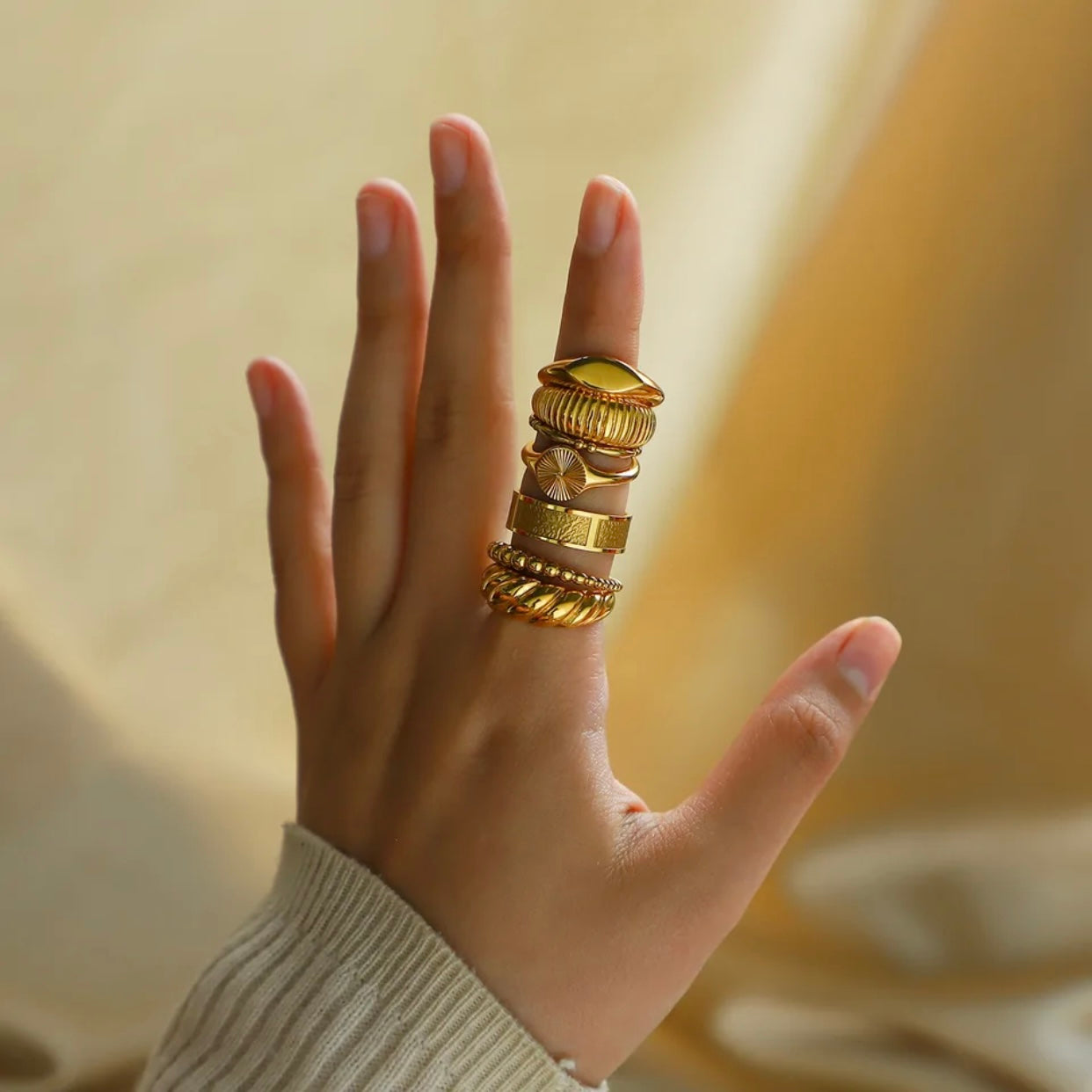 LEXIS CROISSANT STYLE RING