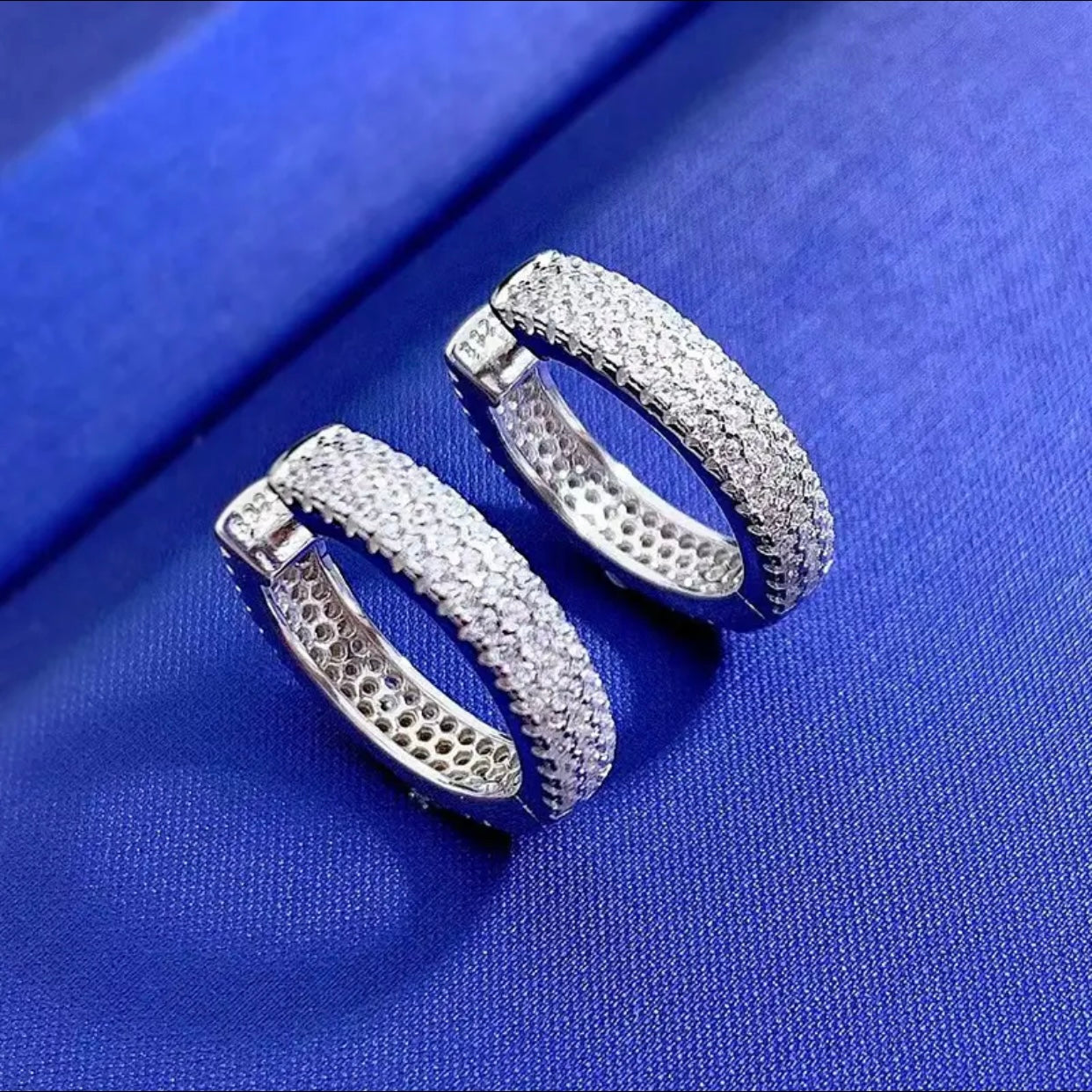 ALIVIA STERLING SILVER MOISSANITE SMALL HOOP EARRINGS