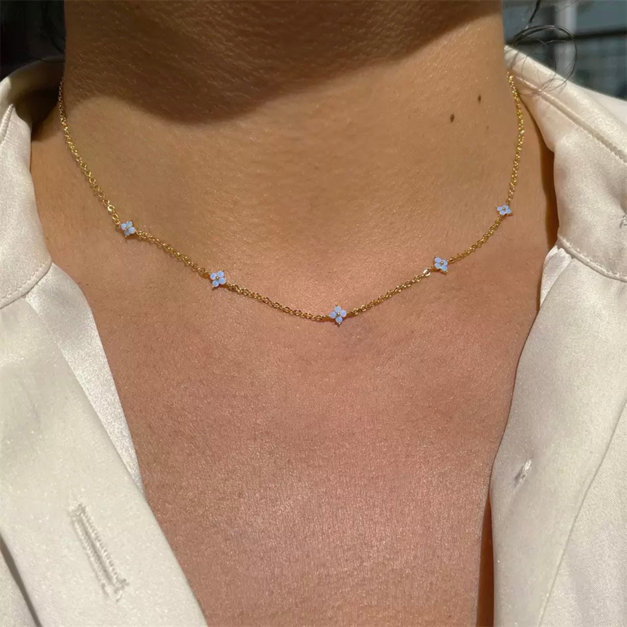 AMBRA BLUE FLOWER PENDENT NECKLACE