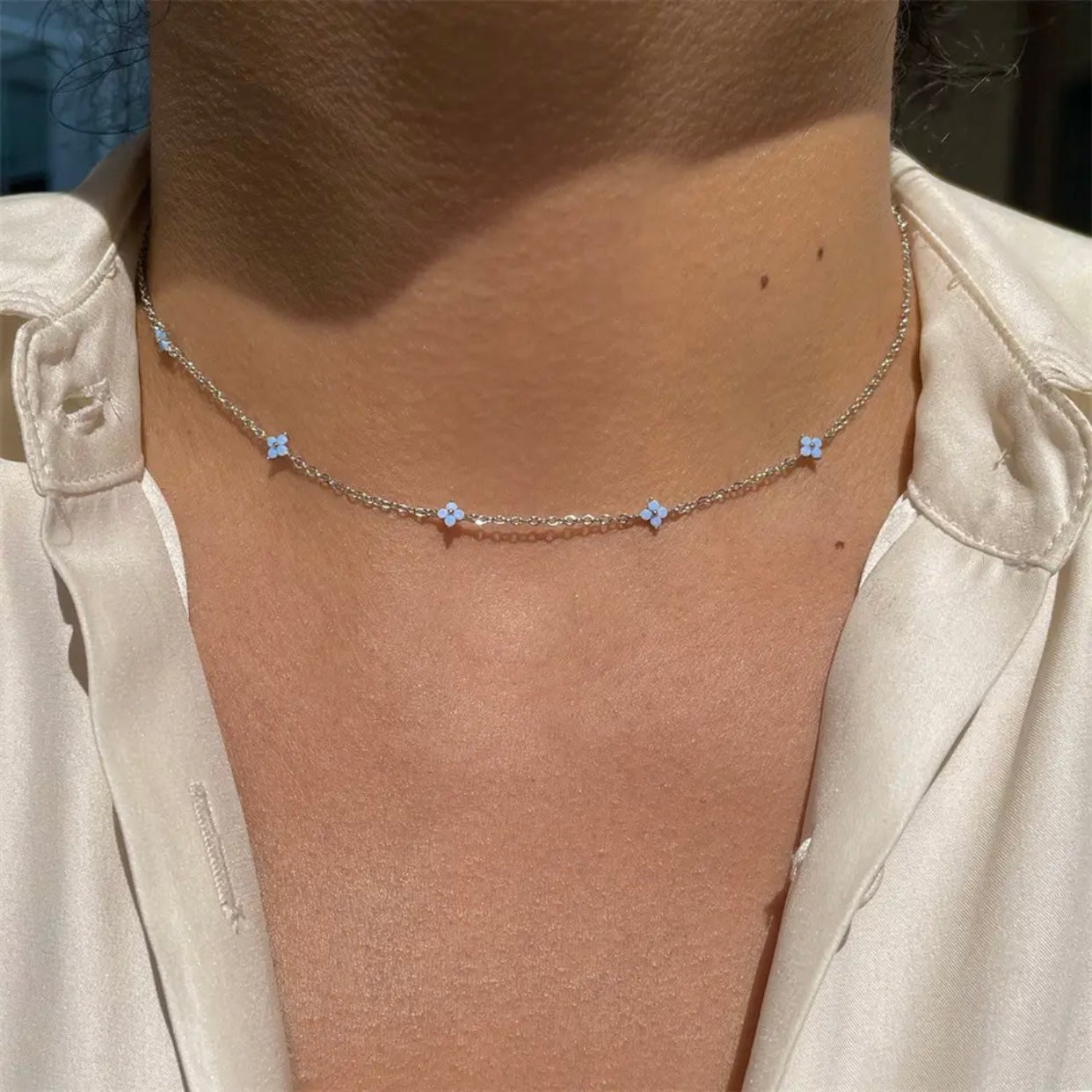 AMBRA BLUE FLOWER PENDENT NECKLACE