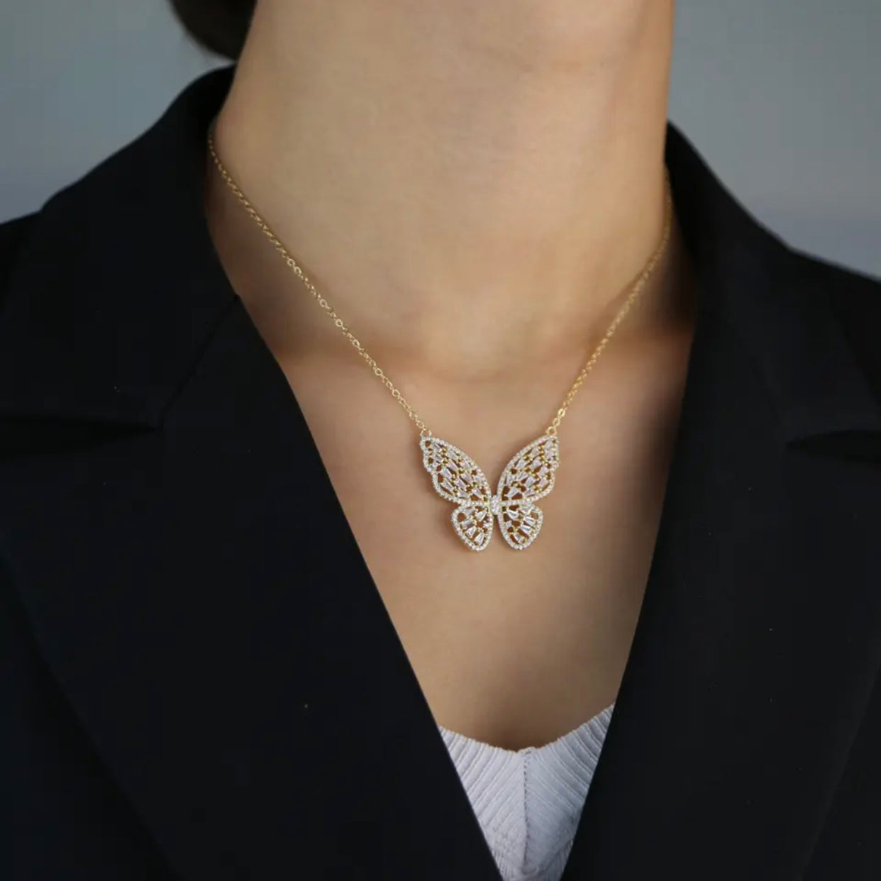 ALLESSANDRA STERLING SILVER LARGE BLING BUTTERFLY NECKLACE