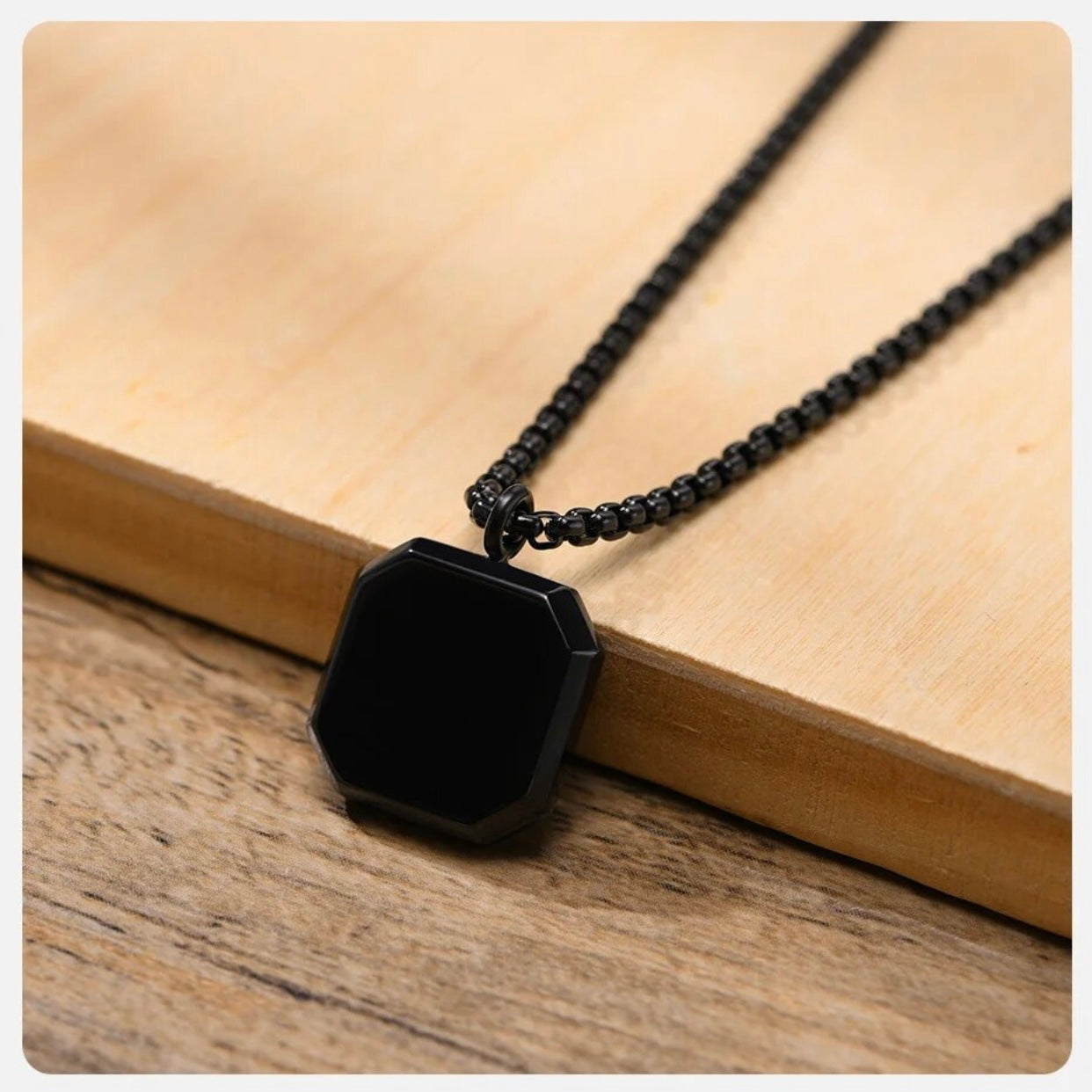 MATHEUS SQUARE MENS PENDENT