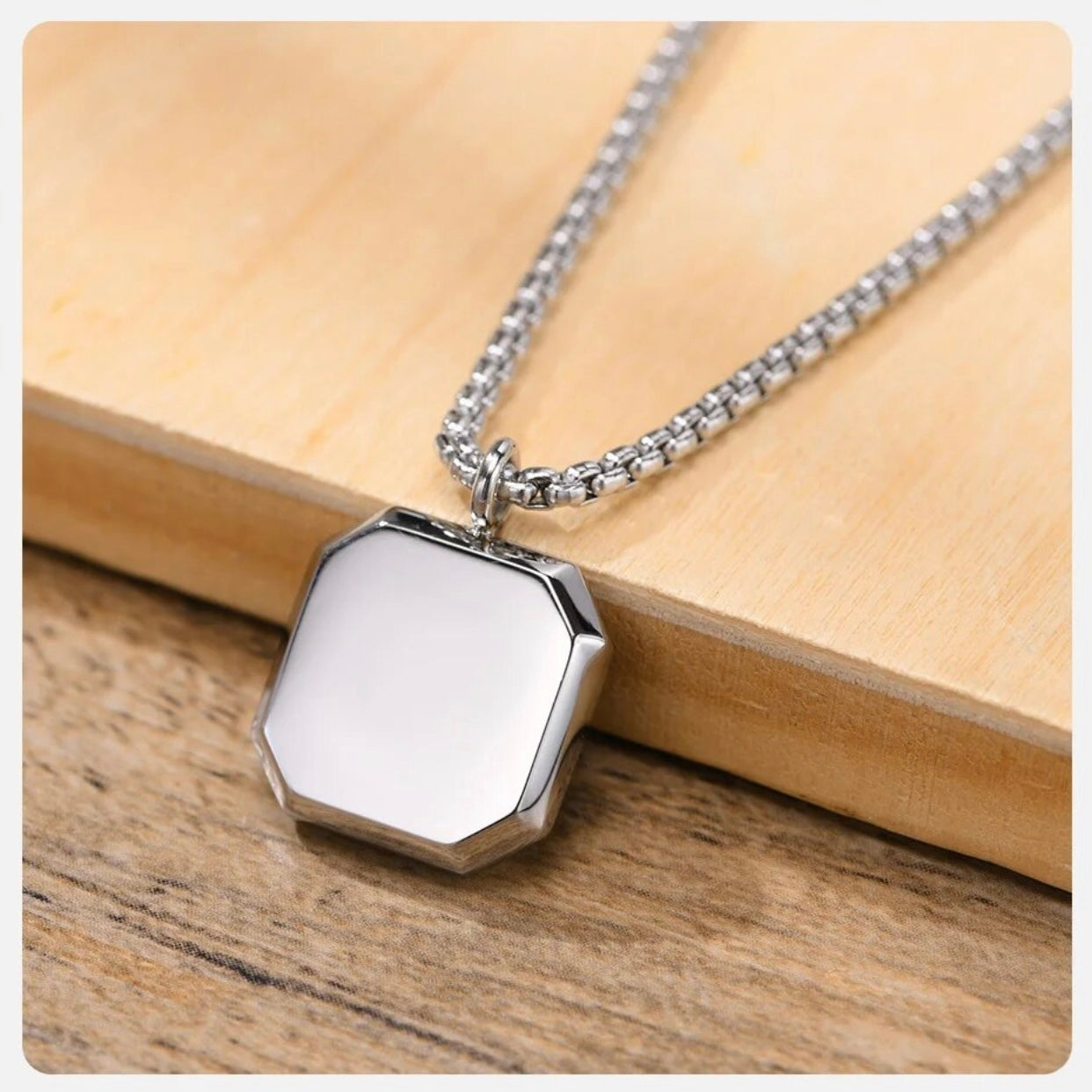 MATHEUS SQUARE MENS PENDENT