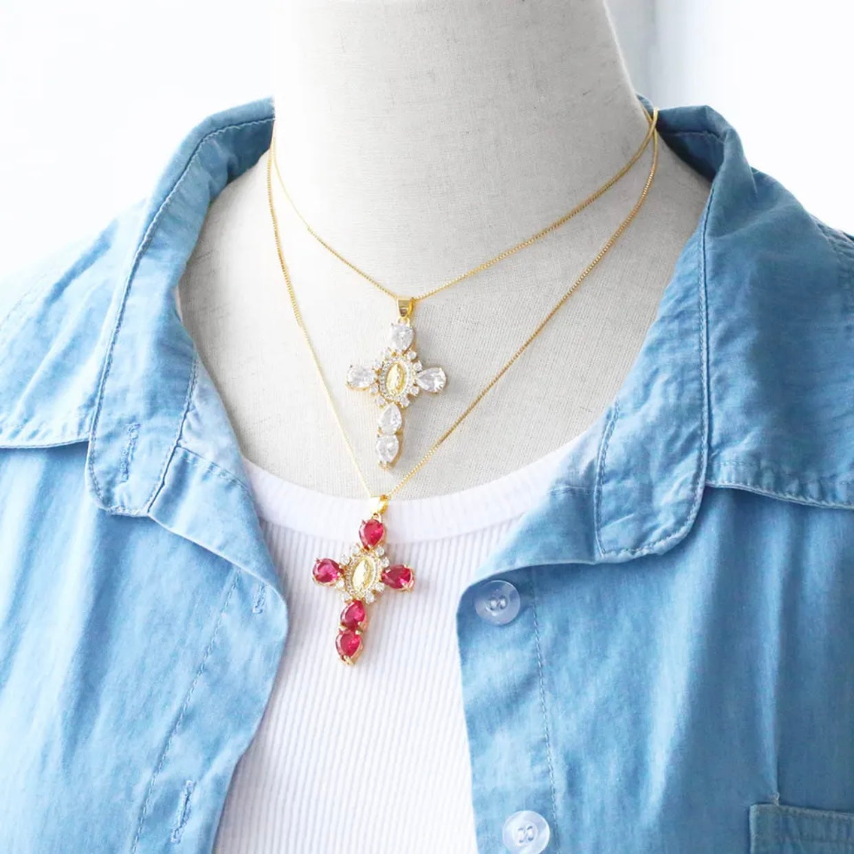 MARY CROSS PENDENT NECKLACE