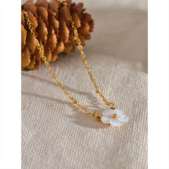 WINTER SHELL FLOWER NECKLACE