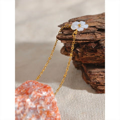 WINTER SHELL FLOWER NECKLACE