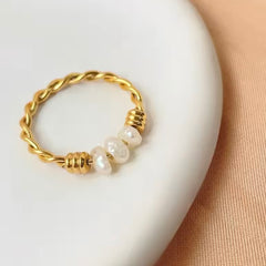 BASILLA TWISTED FRESHWATER PEARL RING