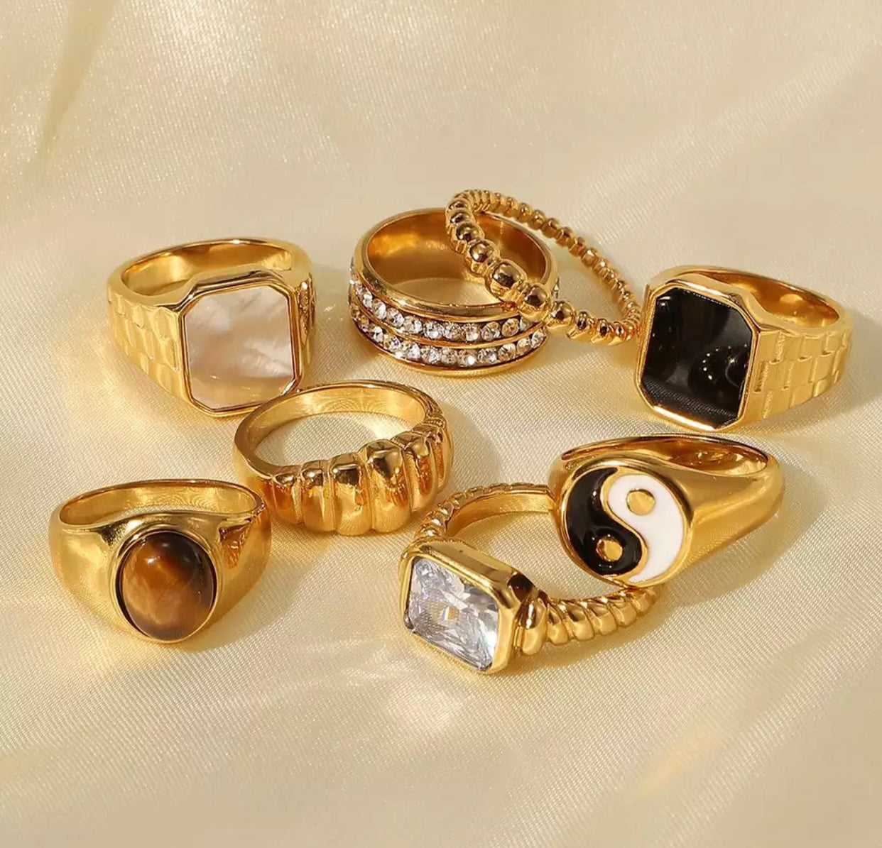 LARISA SQUARE COLORED CZ STONE WITH TWIST ACCENT RING