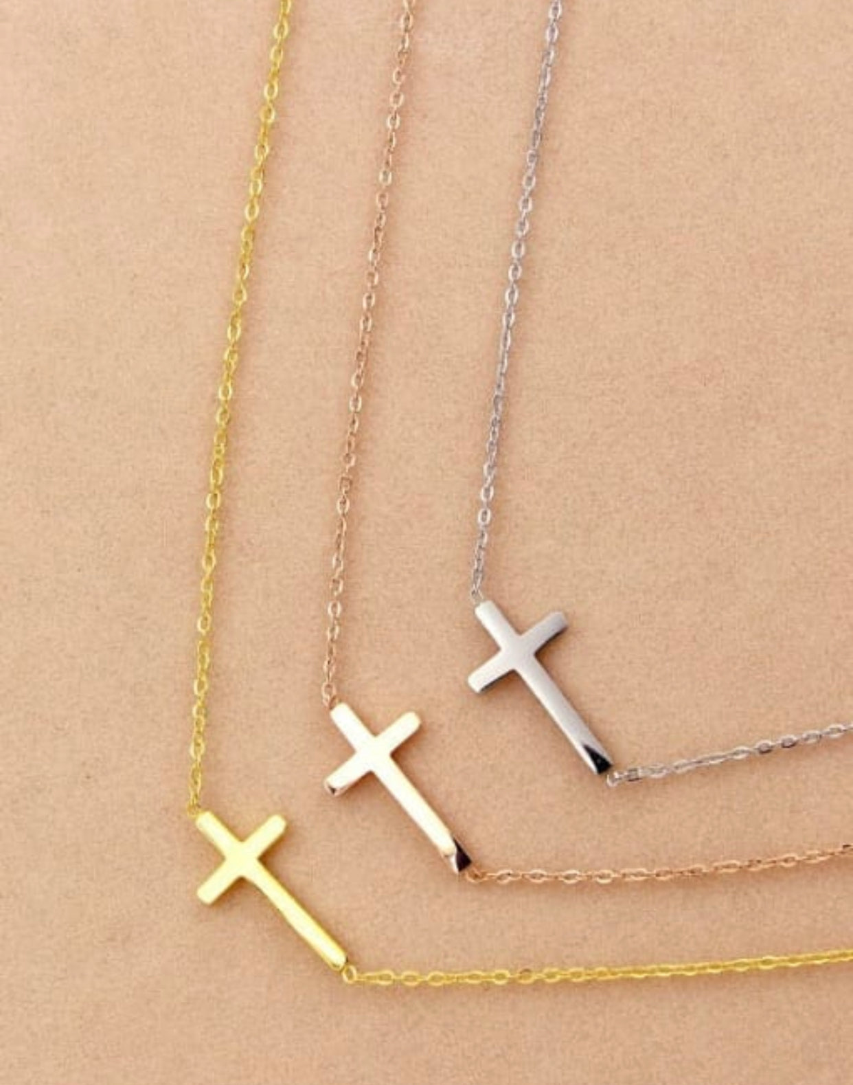 DANIELLA SMALL CROSS NECKLACE