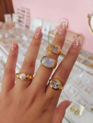 VERA MOTHER OF PEARL SIGNET RING