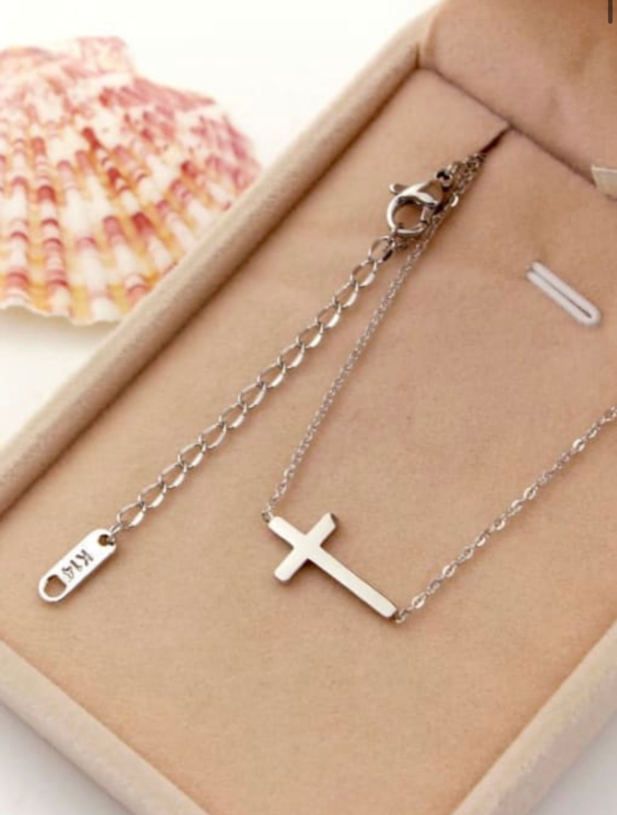 DANIELLA SMALL CROSS NECKLACE