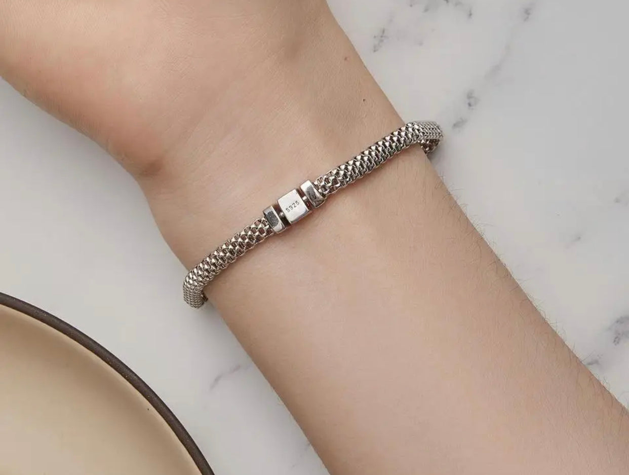 LEANDRA STERLING SILVER KNITTED SQUARE BUCKLE BRACELET
