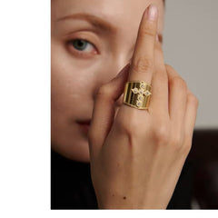 DULCE CROSS RING