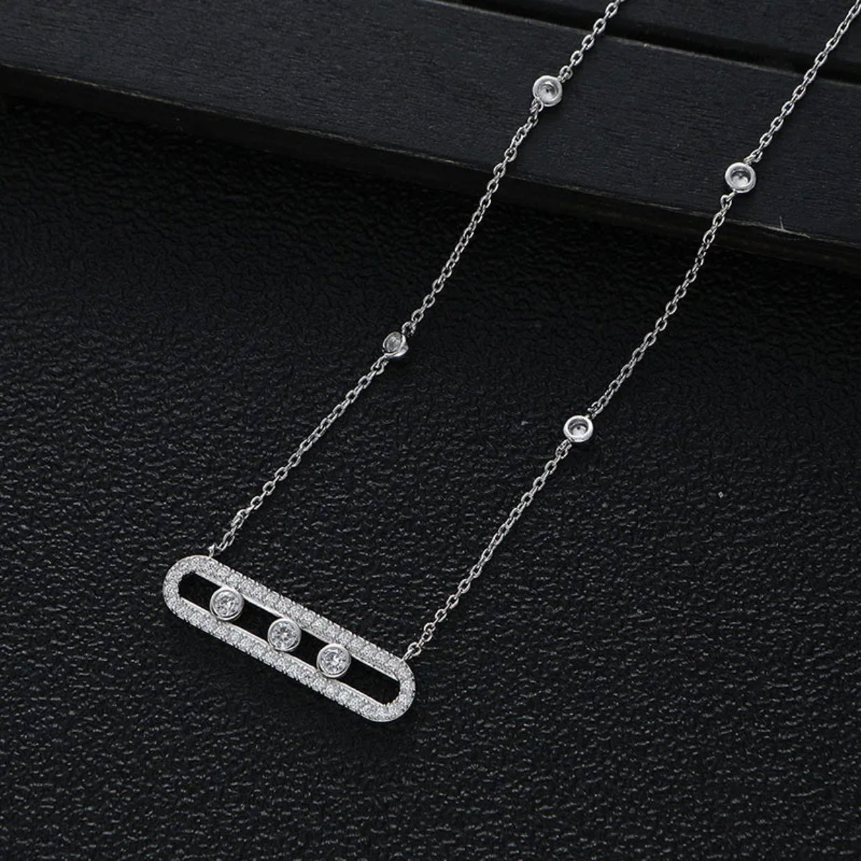 ACANTHA STERLING SILVER 3 DIAMONDS NECKLACE