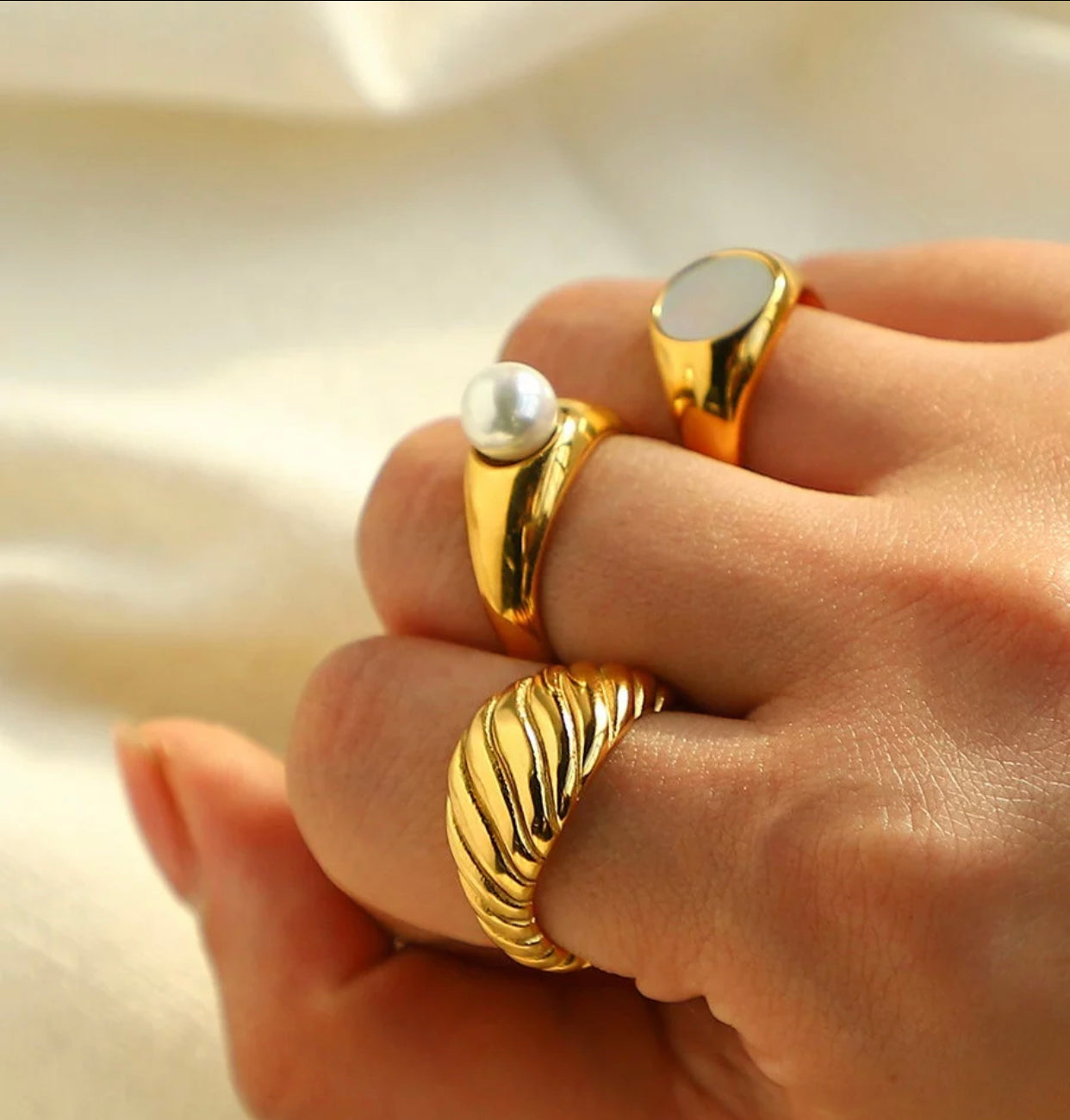 LEXIS CROISSANT STYLE RING